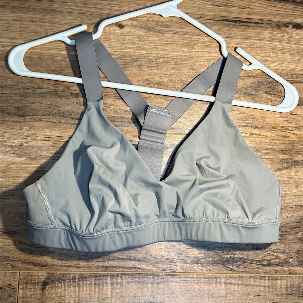 Athleta Deep V Sports Bra Adjustable Women’s Medium Grey